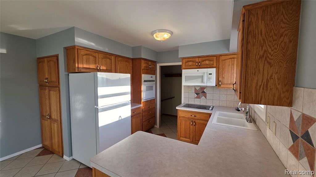 29120 Dover Avenue Property Photo 9