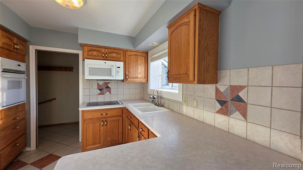 29120 Dover Avenue Property Photo 10