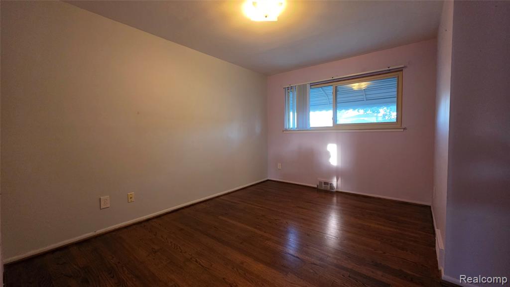 29120 Dover Avenue Property Photo 13