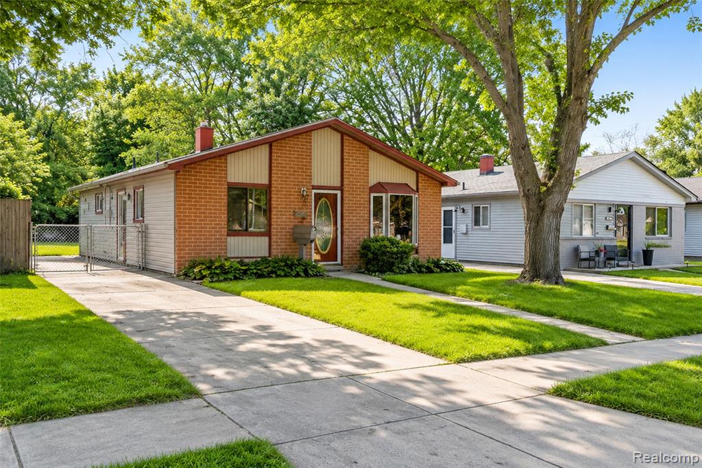 8095 Syracuse Street Property Photo 1