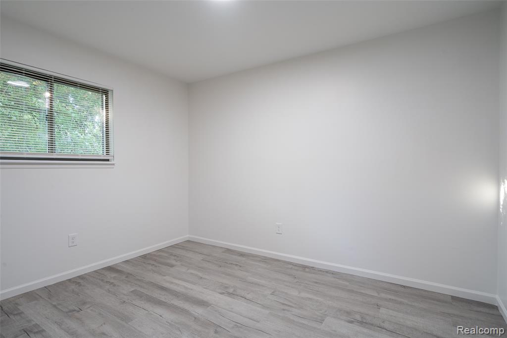 8095 Syracuse Street Property Photo 21