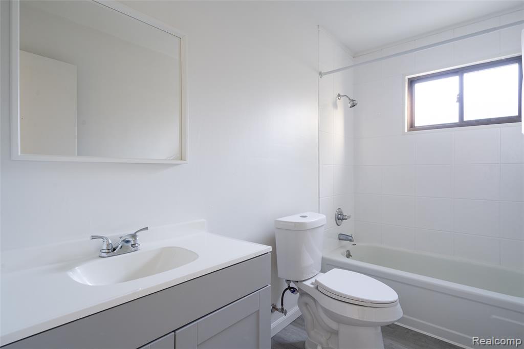 8095 Syracuse Street Property Photo 25