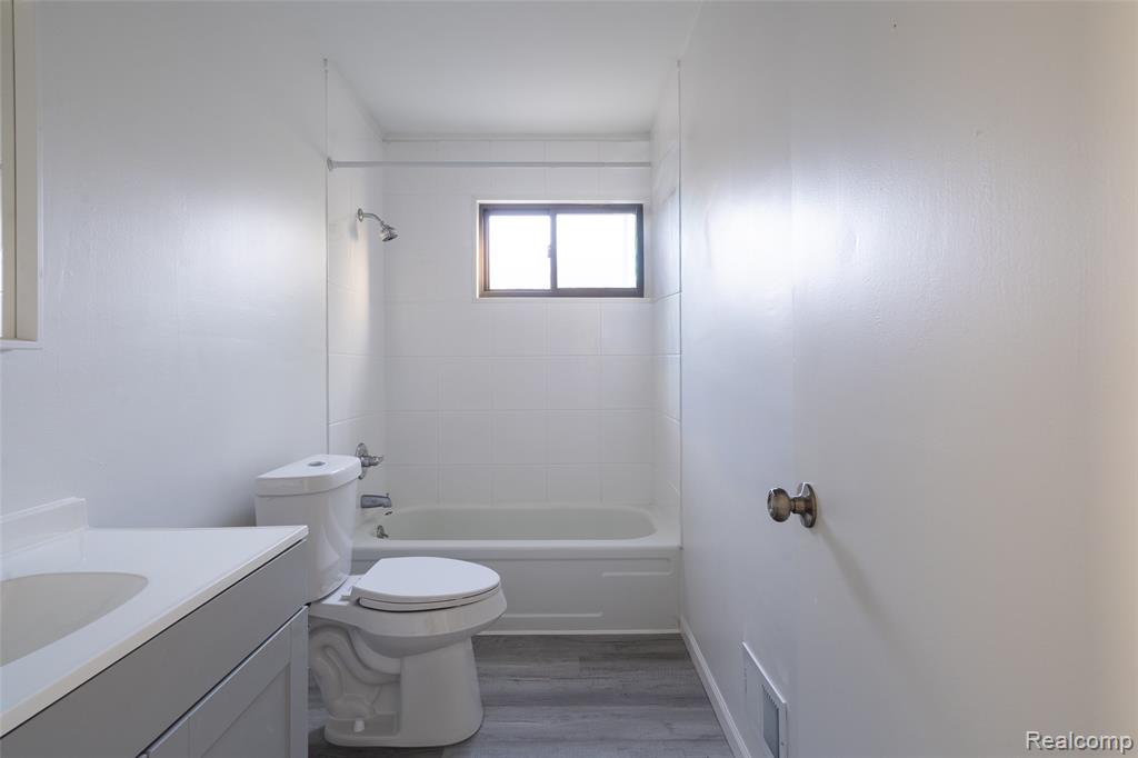 8095 Syracuse Street Property Photo 26
