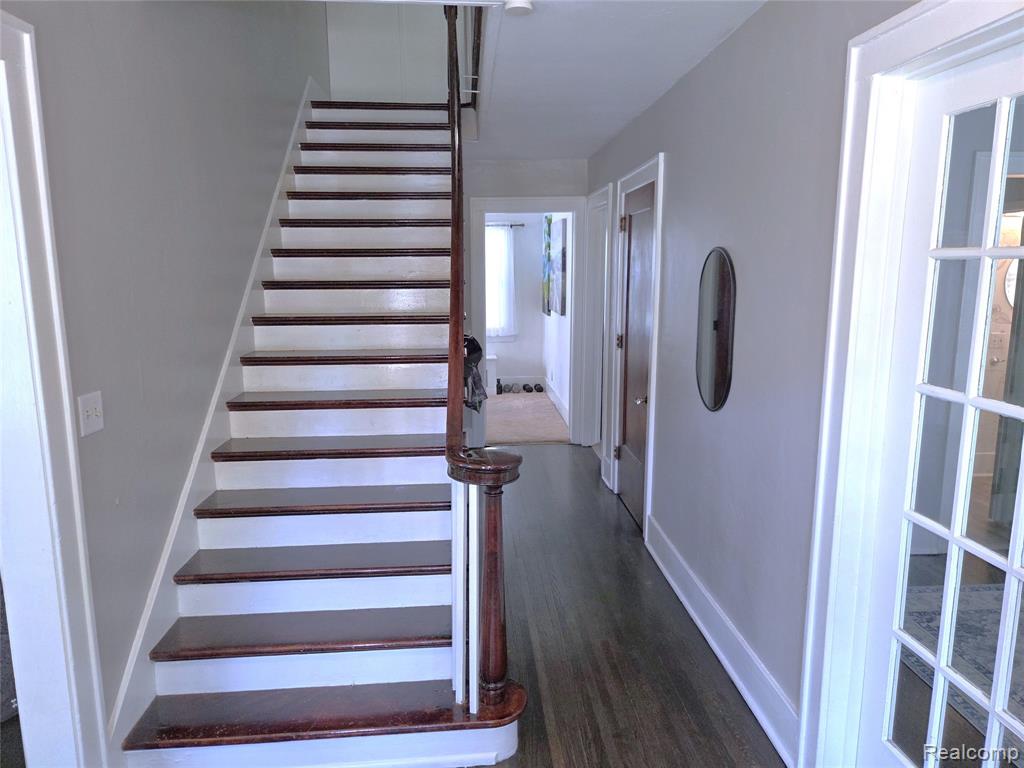 205 E Iroquois Road Property Photo 4