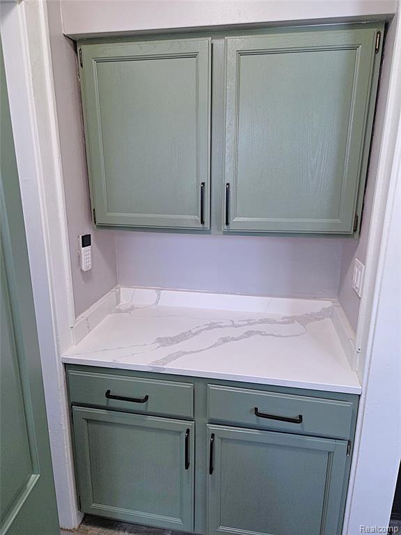 205 E Iroquois Road Property Photo 8