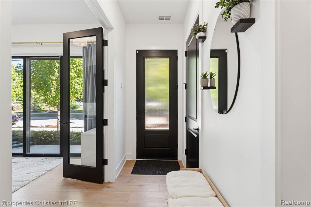 710 Parent Property Photo 3