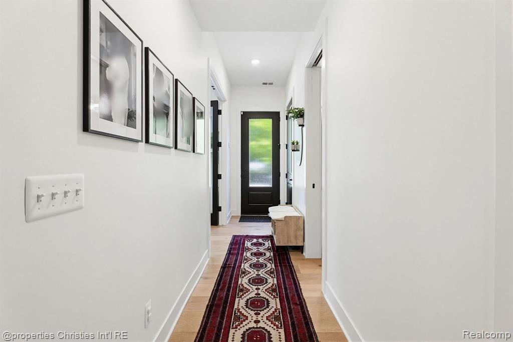 710 Parent Property Photo 6