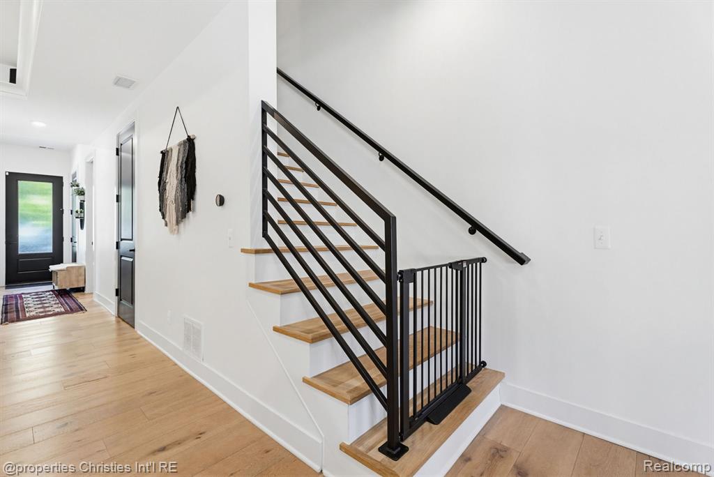 710 Parent Property Photo 20