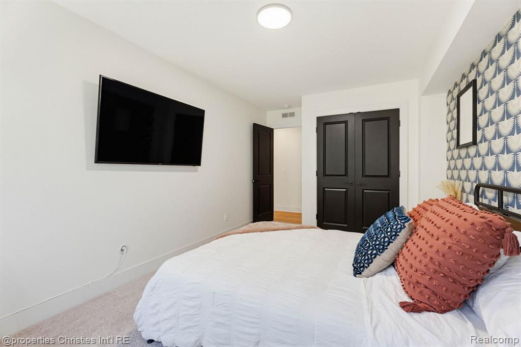 710 Parent Property Photo 24