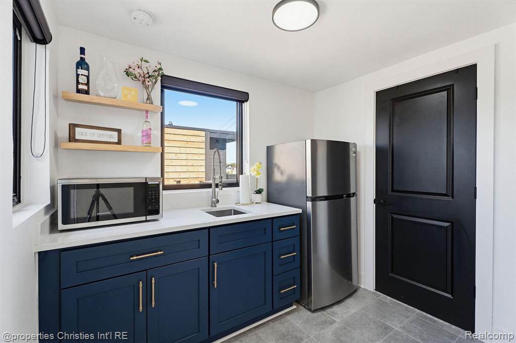 710 Parent Property Photo 33