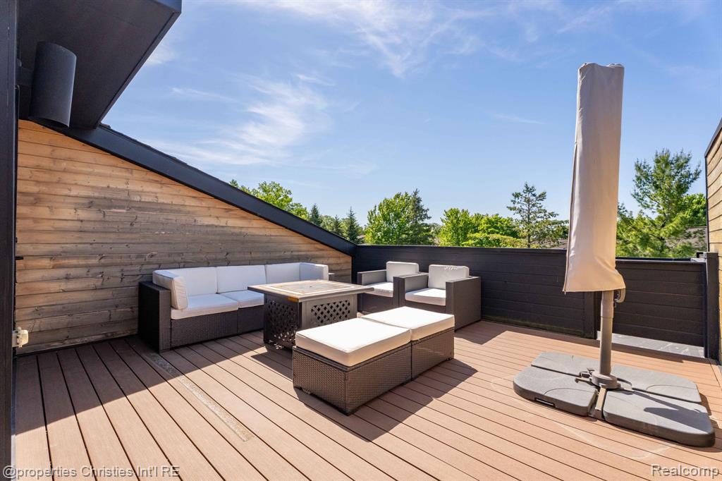 710 Parent Property Photo 35