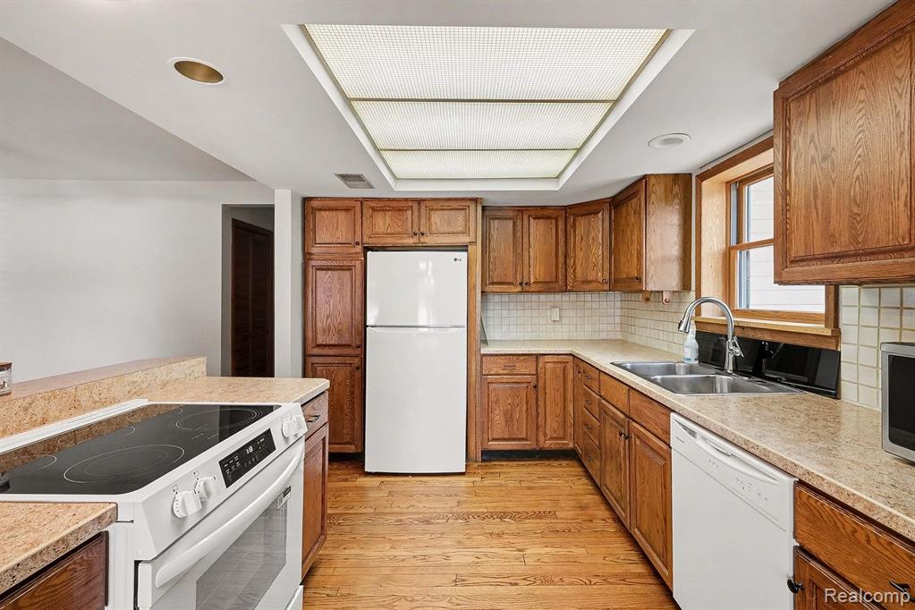 16059 Murray Rd Property Photo 6