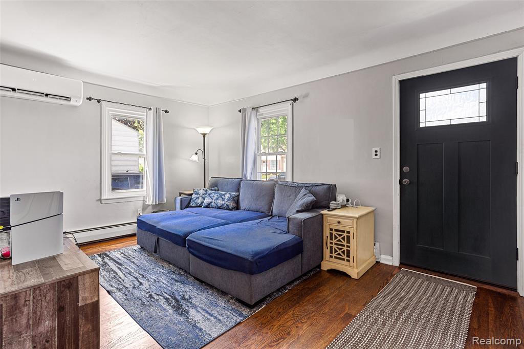 21726 Alger Street Property Photo 2