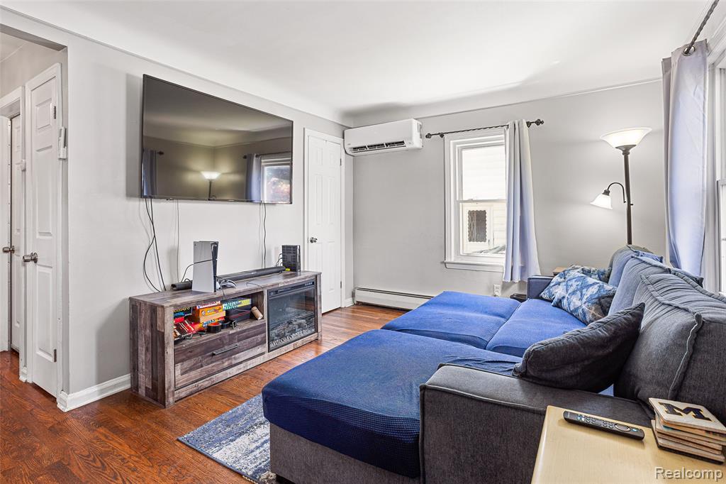21726 Alger Street Property Photo 3