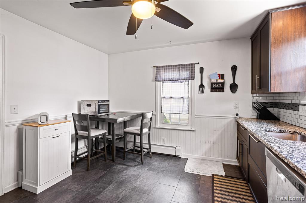21726 Alger Street Property Photo 5