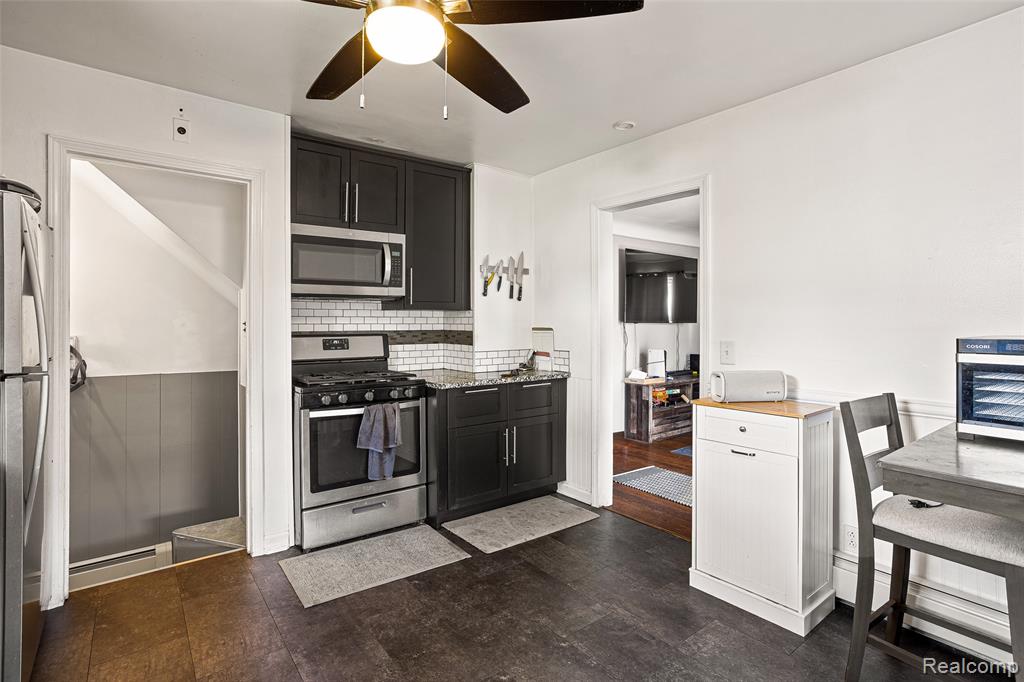 21726 Alger Street Property Photo 6