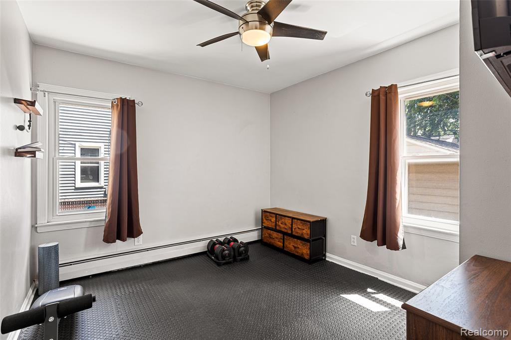 21726 Alger Street Property Photo 7