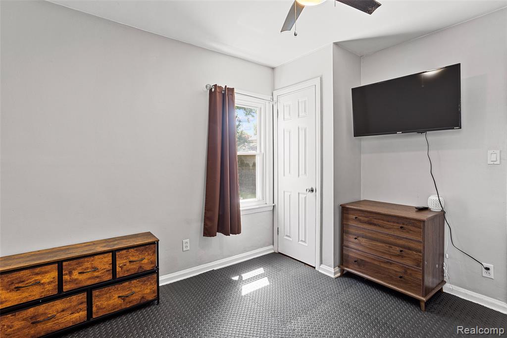 21726 Alger Street Property Photo 8