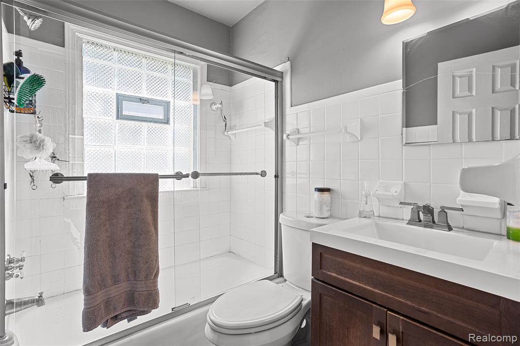 21726 Alger Street Property Photo 11