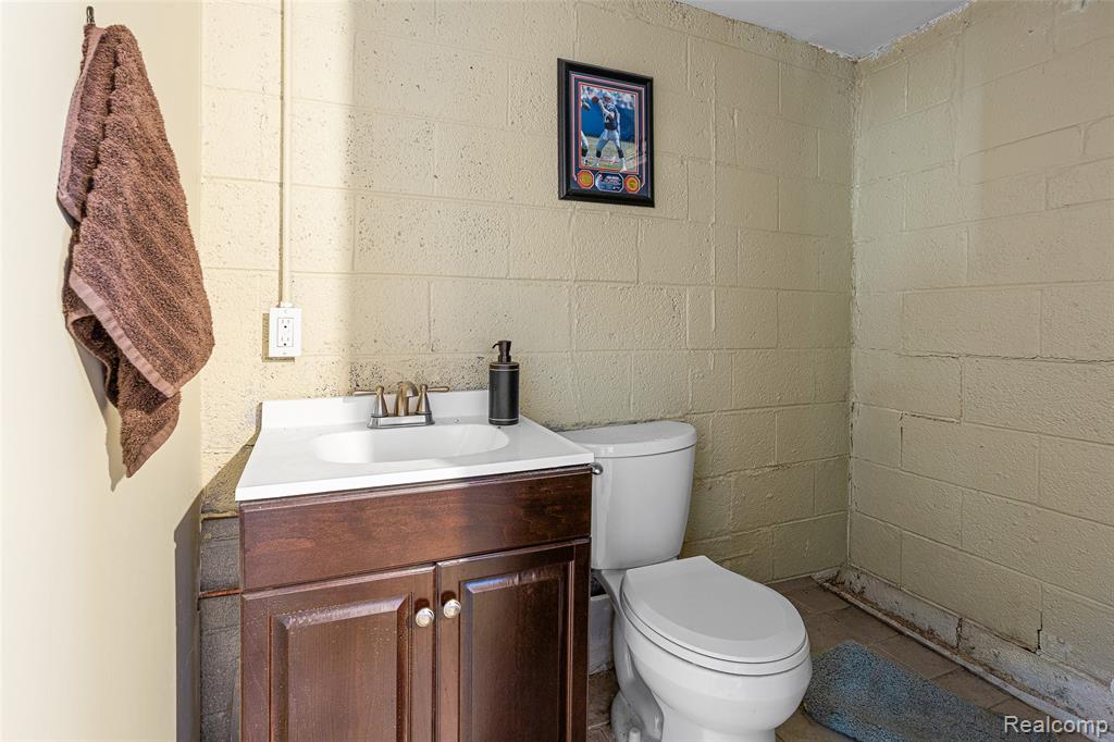21726 Alger Street Property Photo 19