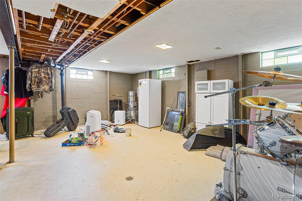 21726 Alger Street Property Photo 20