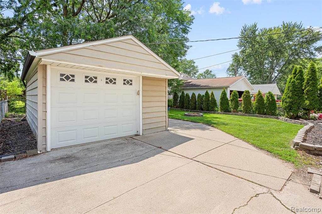 21726 Alger Street Property Photo 21