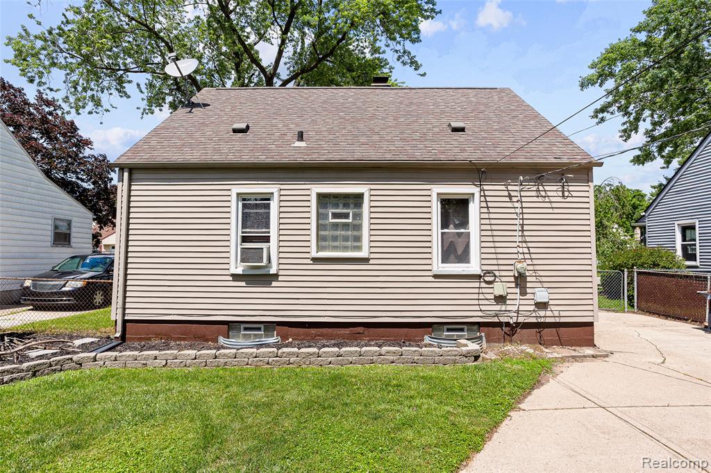 21726 Alger Street Property Photo 23