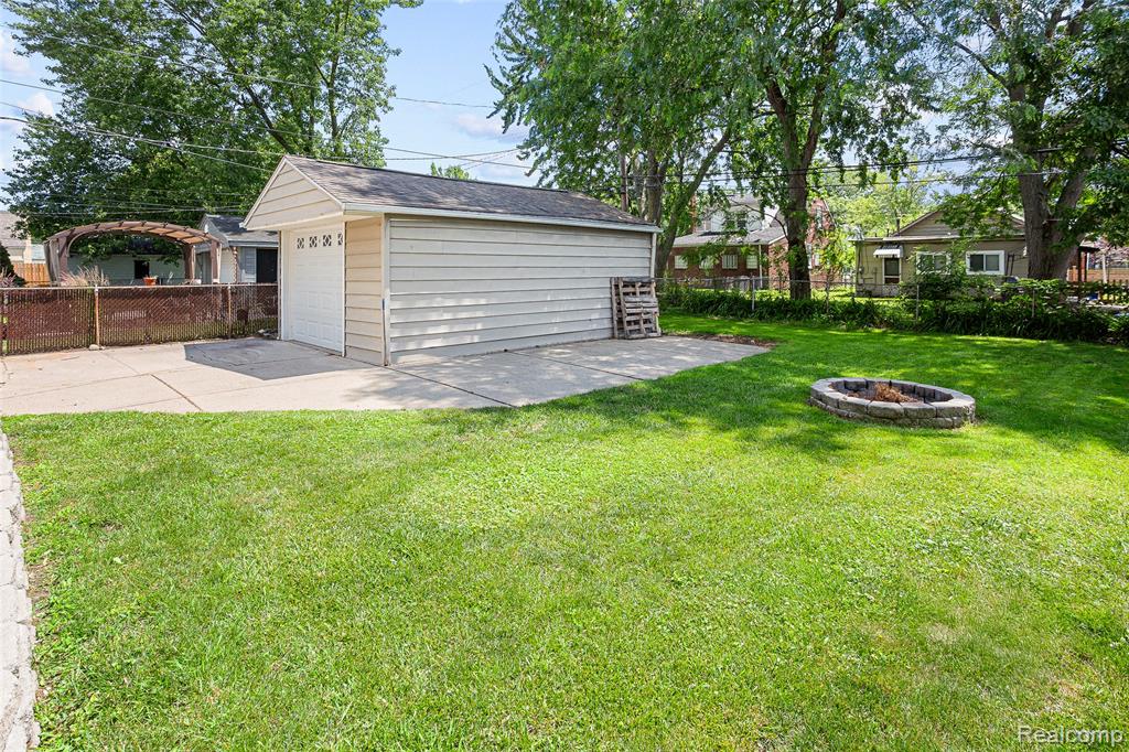 21726 Alger Street Property Photo 24