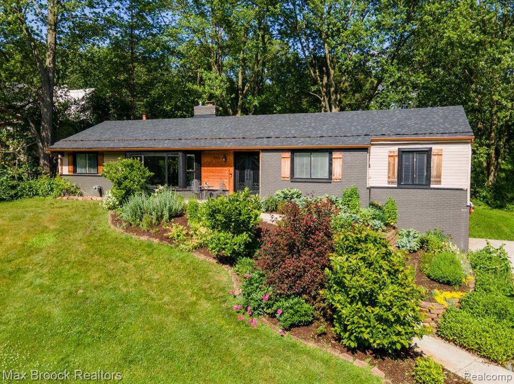 2905 Lahser Road Property Photo 1