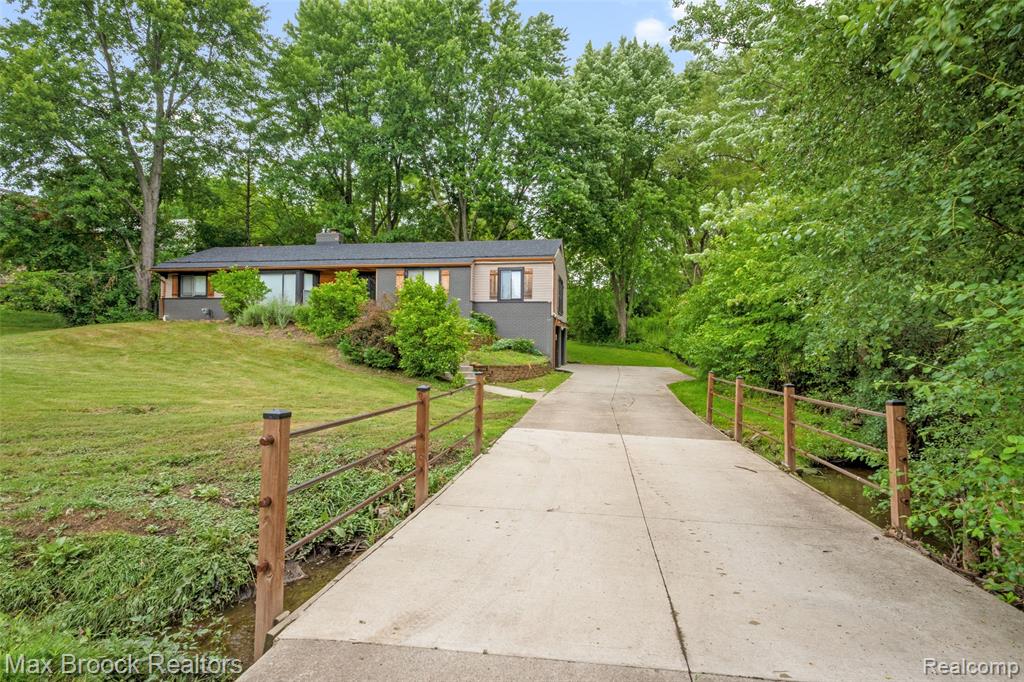 2905 Lahser Road Property Photo 3