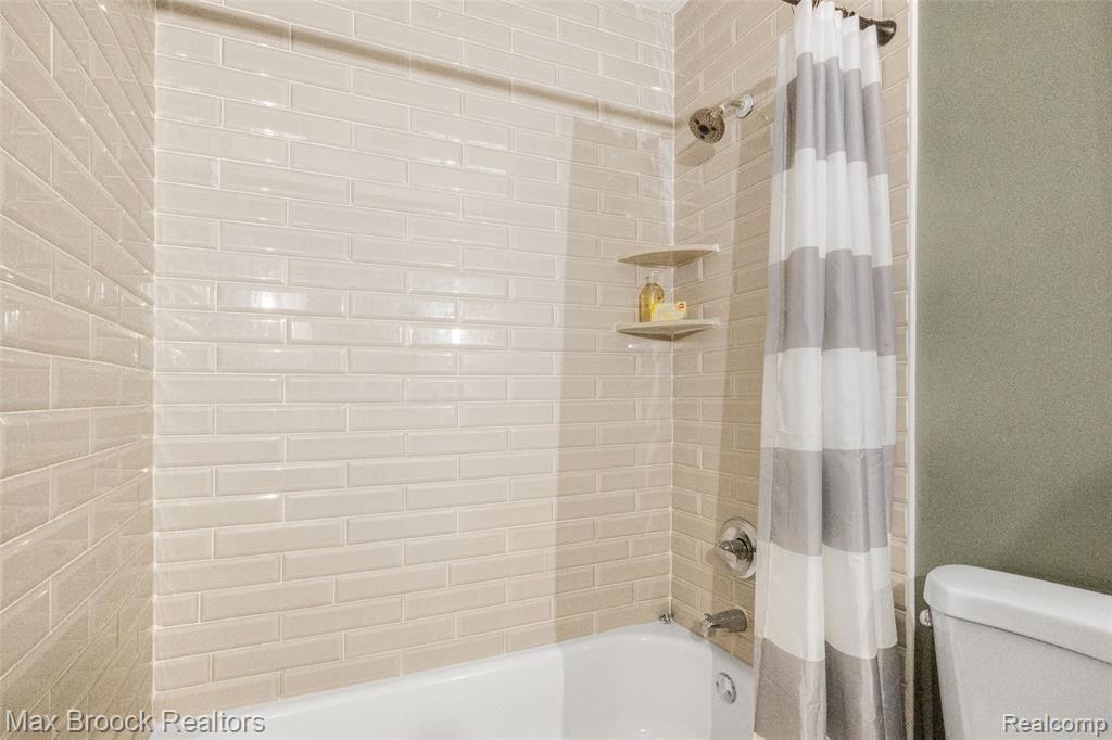 2905 Lahser Road Property Photo 22