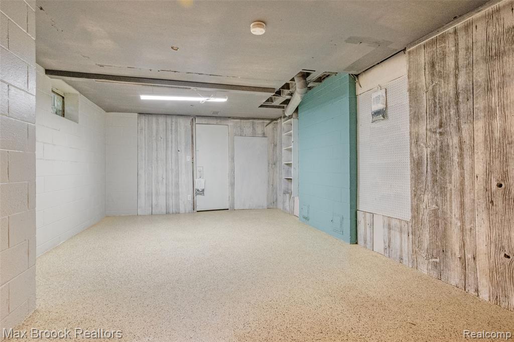 2905 Lahser Road Property Photo 27