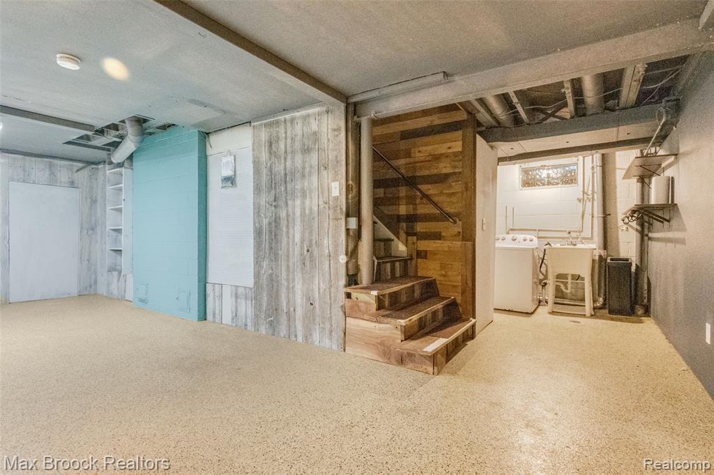 2905 Lahser Road Property Photo 28
