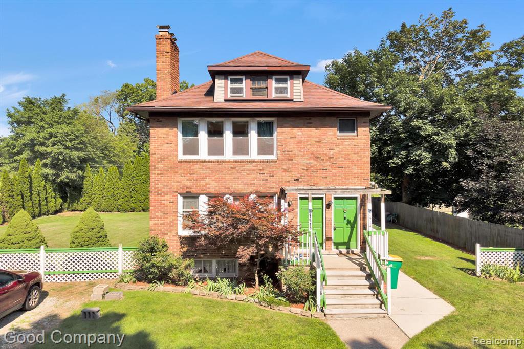21516 Oxford Avenue Property Photo 1