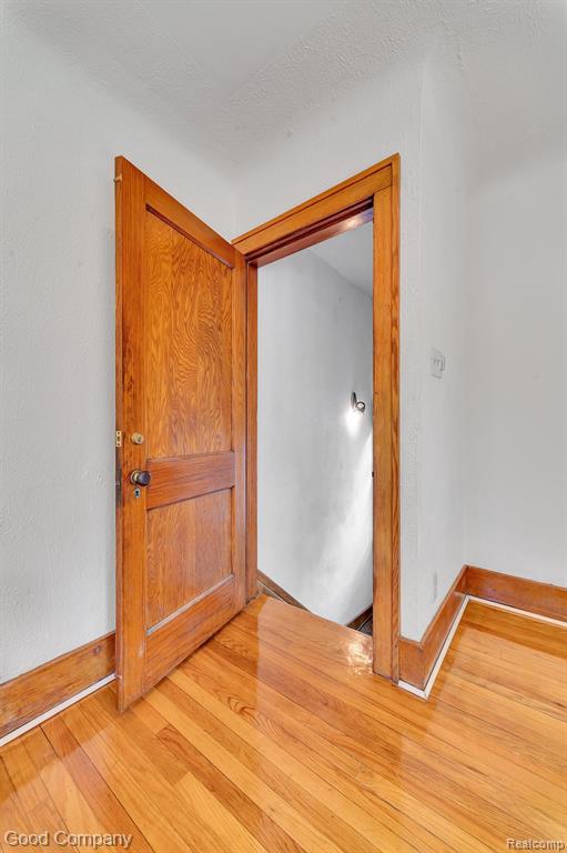 21516 Oxford Avenue Property Photo 3