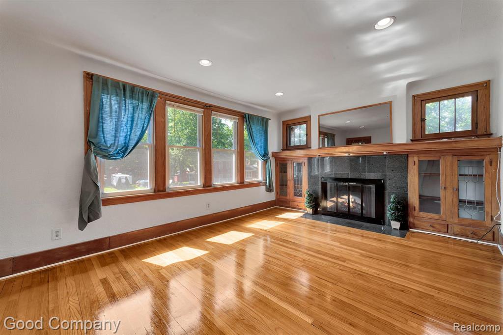 21516 Oxford Avenue Property Photo 4