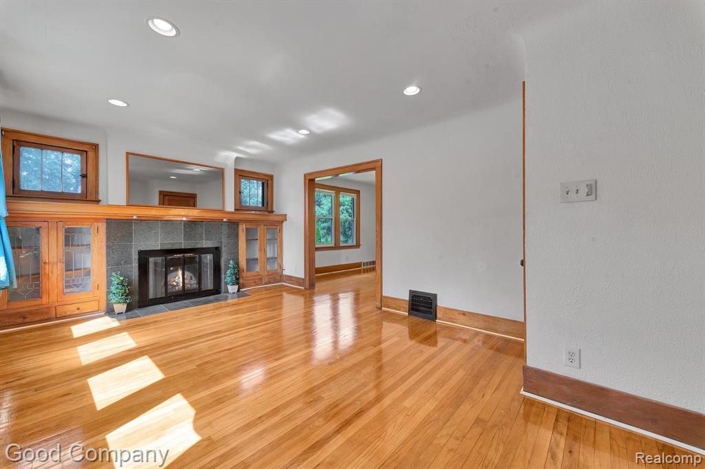 21516 Oxford Avenue Property Photo 5