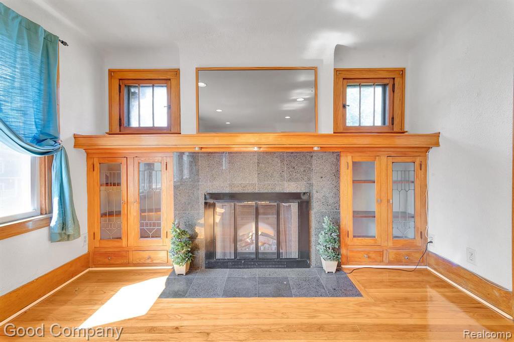 21516 Oxford Avenue Property Photo 6