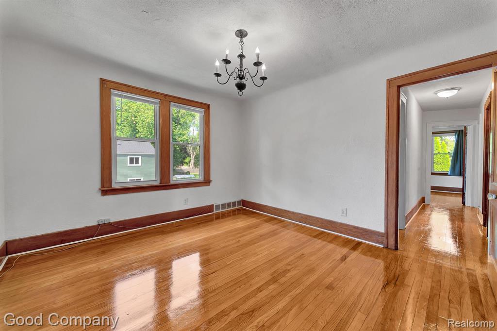 21516 Oxford Avenue Property Photo 8