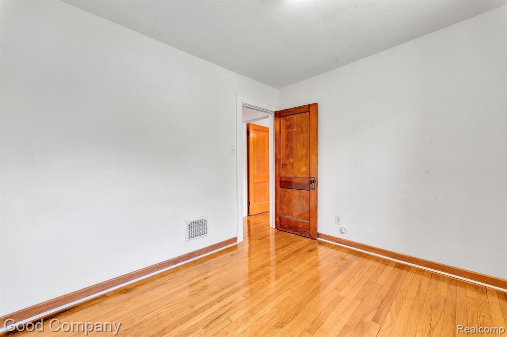 21516 Oxford Avenue Property Photo 18