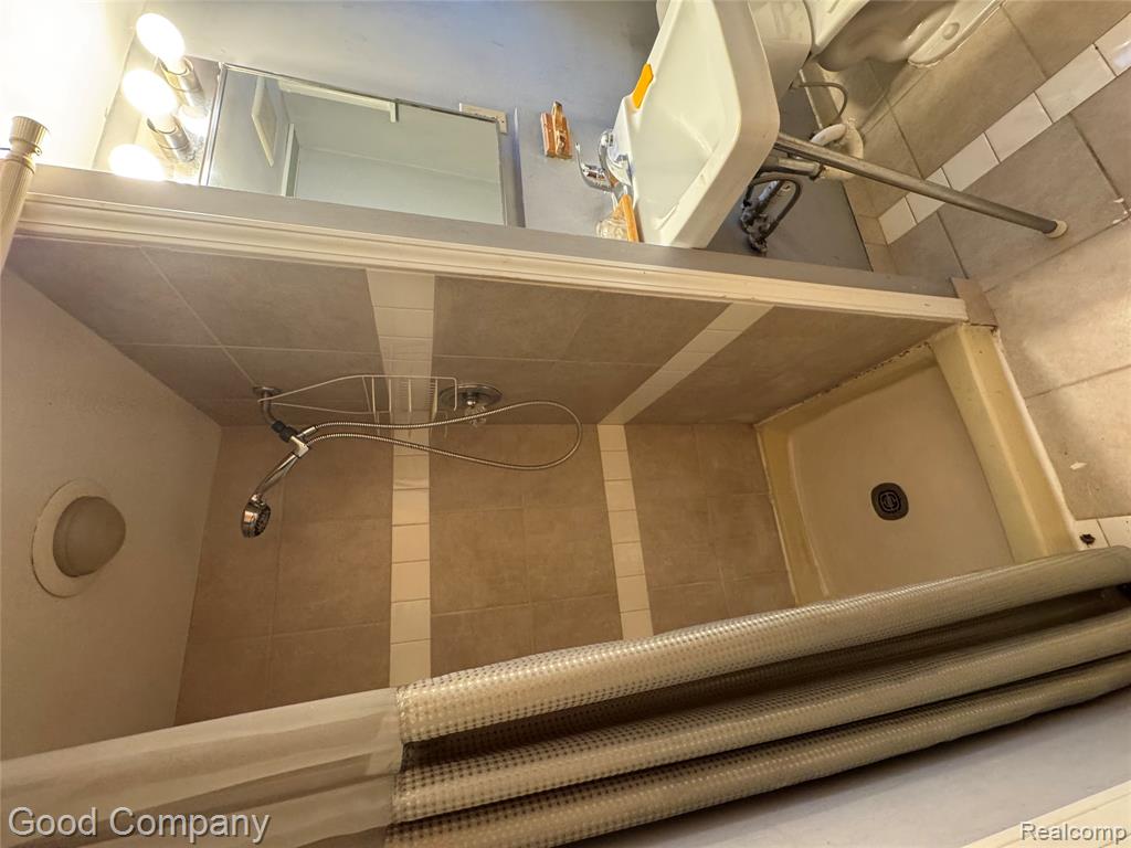 21516 Oxford Avenue Property Photo 24