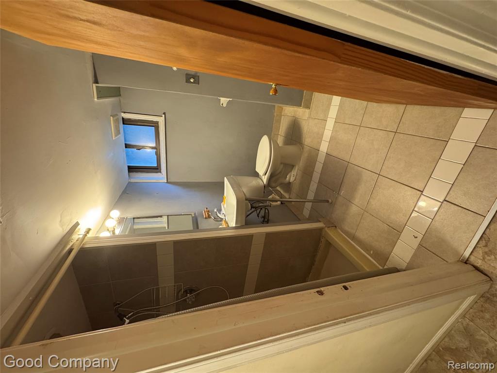 21516 Oxford Avenue Property Photo 25
