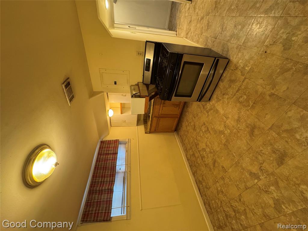 21516 Oxford Avenue Property Photo 27