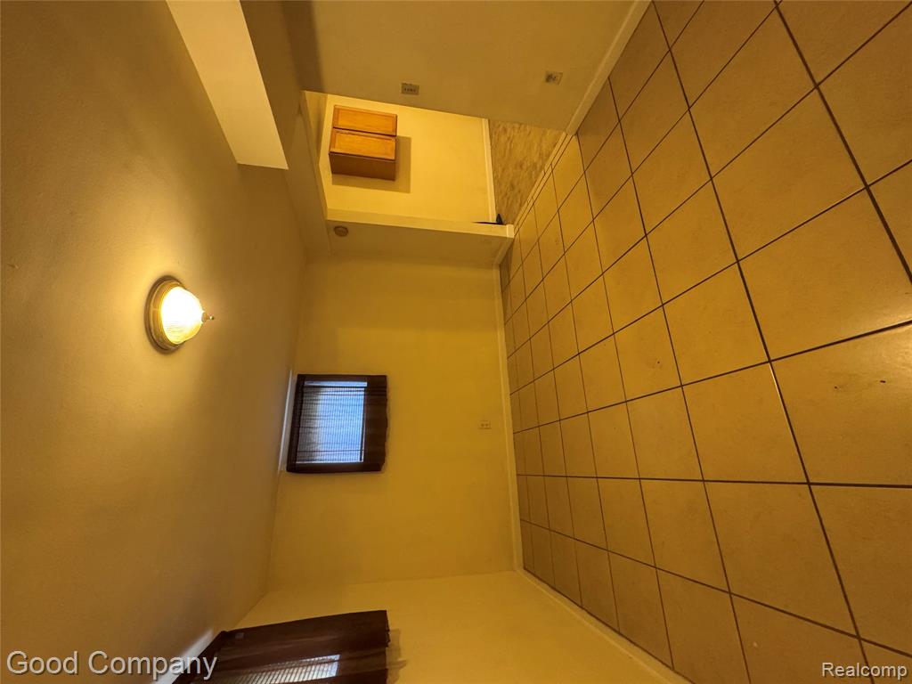 21516 Oxford Avenue Property Photo 29