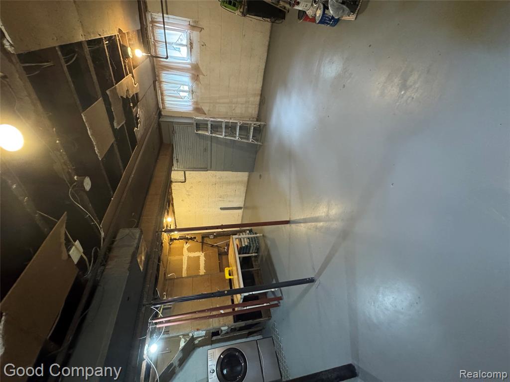 21516 Oxford Avenue Property Photo 32