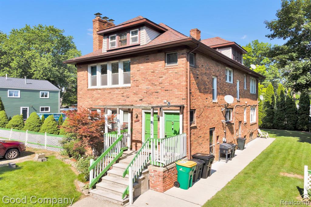 21516 Oxford Avenue Property Photo 38