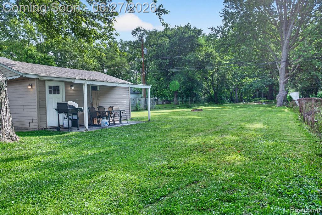7715 Beech Daly Road Property Photo 8