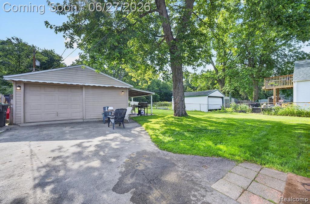 7715 Beech Daly Road Property Photo 9