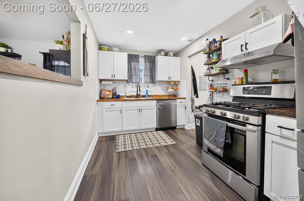 7715 Beech Daly Road Property Photo 12