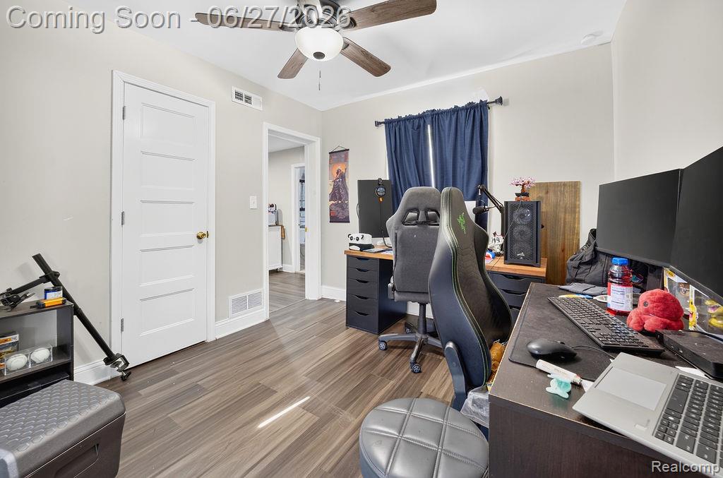 7715 Beech Daly Road Property Photo 15